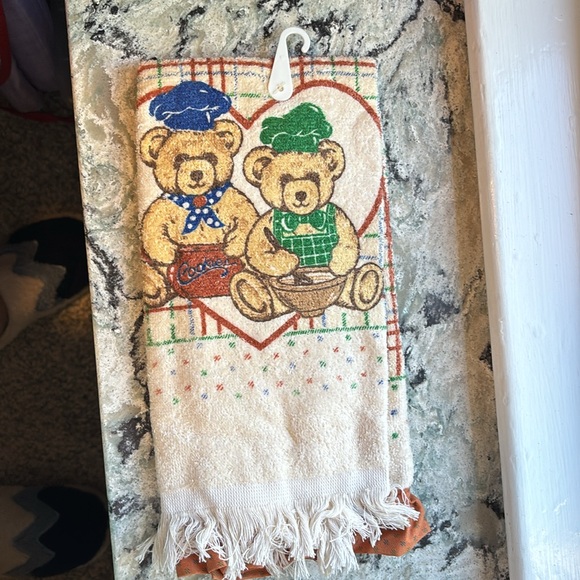 Lot of 4 Unused Vintage Dish Towels. 3 smaller ones & 1 Large Teddy Bear - Picture 8 of 11